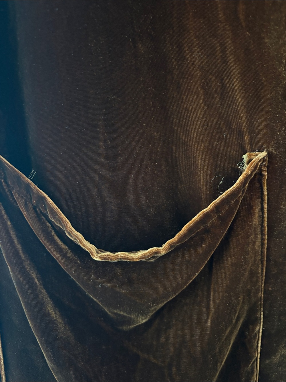 LACAUSA Sleeveless Golden Brown Velvet Shift Dress with Pocket - Picture 7 of 8